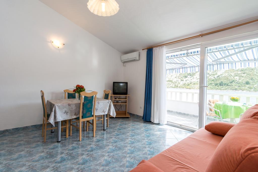 Apartments Mirko Vinišće Szoba fotó