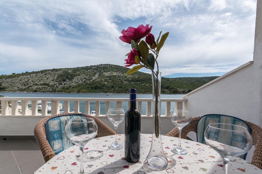 Apartments Mirko Vinišće Szoba fotó